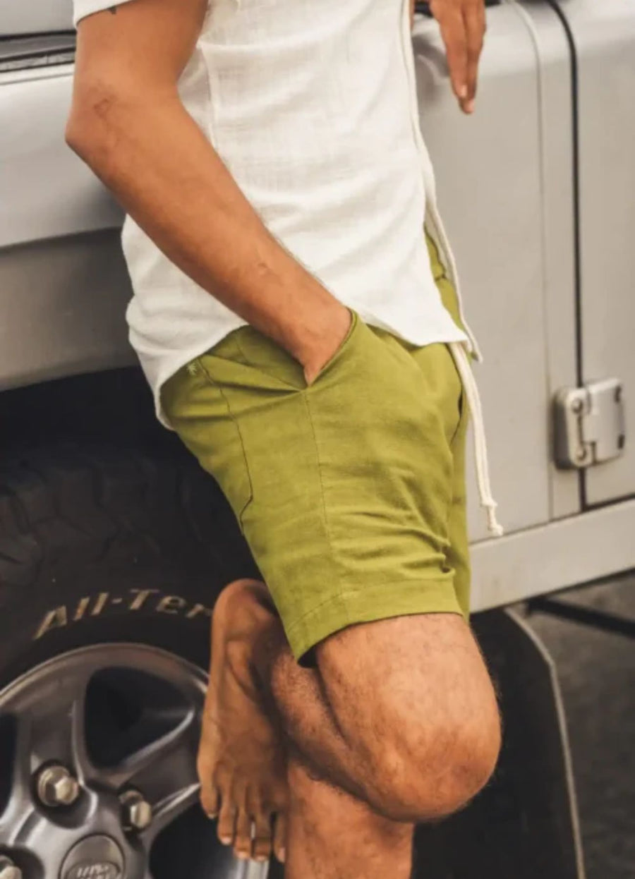 Bermuda de linho verde musgo